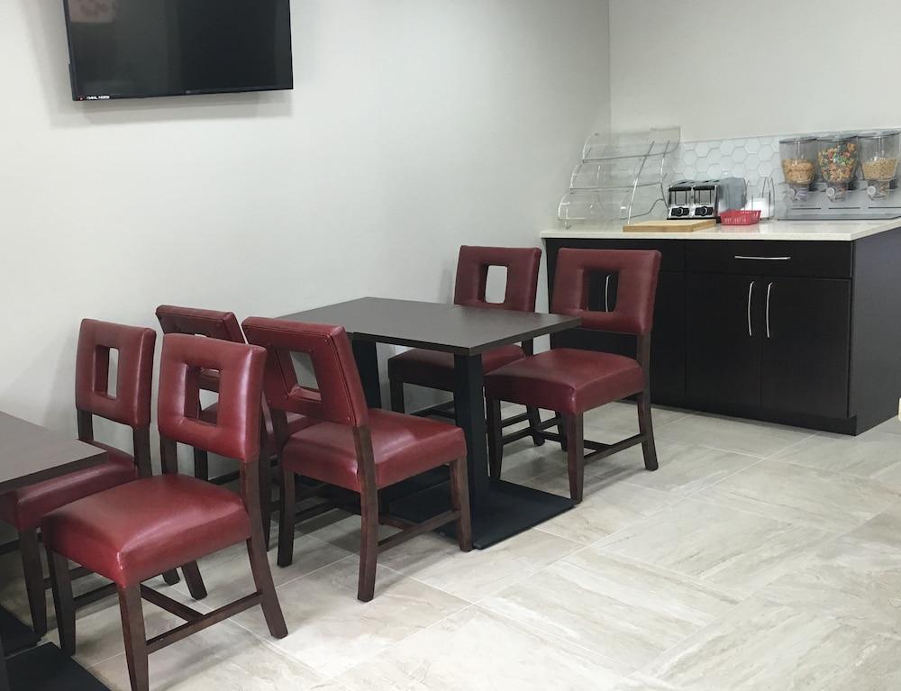 Red Roof Inn Plus+ Birmingham East - Irondale/Airport Экстерьер фото