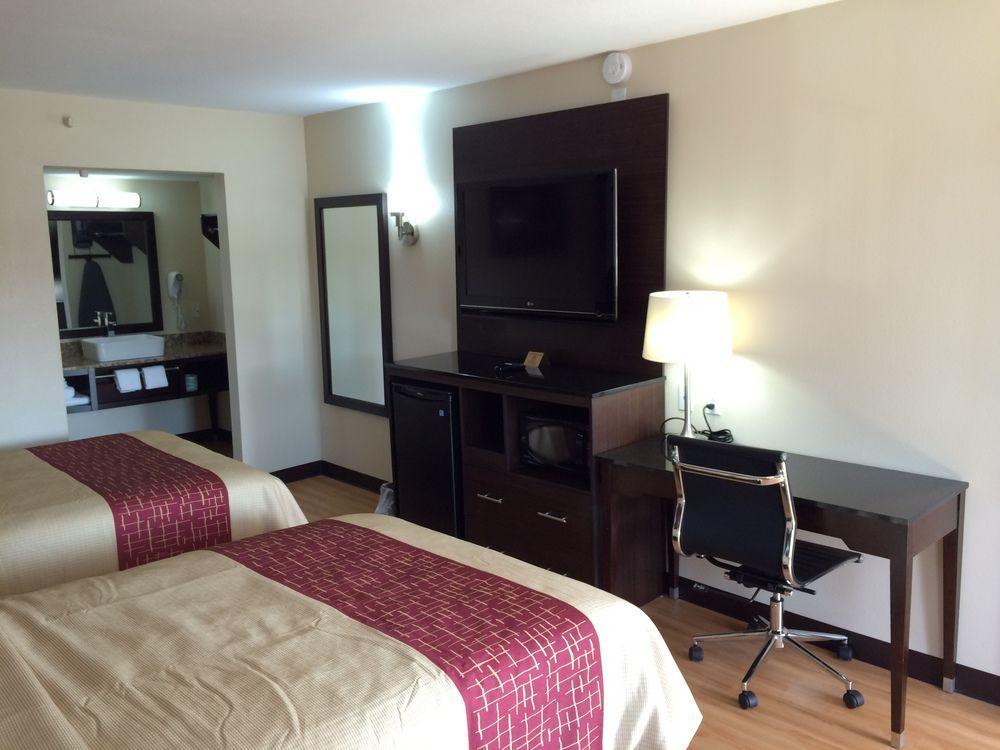 Red Roof Inn Plus+ Birmingham East - Irondale/Airport Экстерьер фото